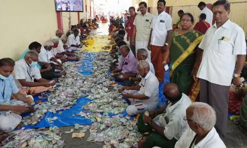 அங்காளம்மன் கோவிலில் ரூ.51 லட்சம் உண்டியல் வசூல் அங்காளம்மன் கோவிலில் ரூ.51 லட்சம் உண்டியல் வசூல்