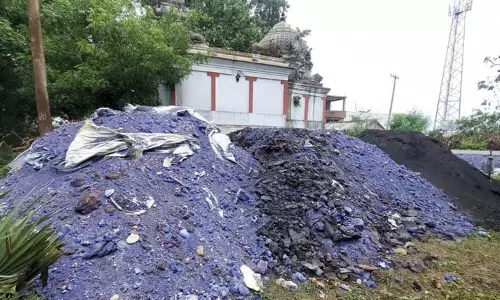 ரசாயன ஆலை கழிவுகளால் குழந்தைகள் உள்பட 4 பேர் பாதிப்பு ரசாயன ஆலை கழிவுகளால் குழந்தைகள் உள்பட 4 பேர் பாதிப்பு