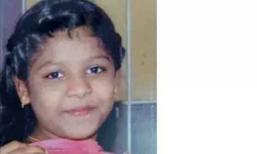 கடன் பிரச்சினையால் மகளுக்கு விஷம் கொடுத்து கொன்று பள்ளி ஆசிரியர் தற்கொலை