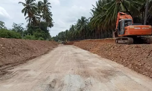 தங்கம்மாள் ஓடையை தூர்வாரி மேம்படுத்தும் பணிகள்