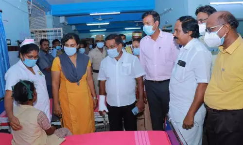 நாகர்கோவில் அரசு பள்ளியில் சத்துணவு சாப்பிட்ட   25 மாணவிகளுக்கு திடீர் வாந்தி;ஆசாரிபள்ளம் ஆஸ்பத்திரியில் அனுமதி