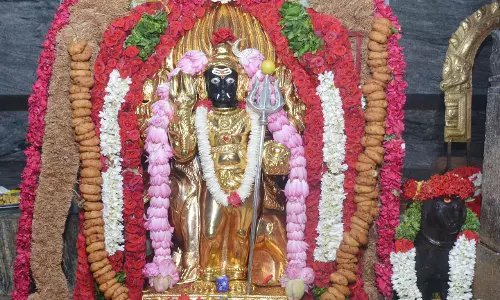 தேய்பிறை அஷ்டமியையொட்டி  கால பைரவர் கோவிலில் சிறப்பு பூஜைகள்  திரளான பக்தர்கள் பங்கேற்பு