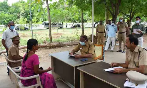 போலீஸ் அலுவலகத்தில் சிறப்பு மனு விசாரணை முகாம்