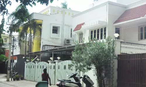 மதுரை கட்டுமான நிறுவனங்களில் 2-வது நாளாக வருமானவரித்துறையினர் சோதனை