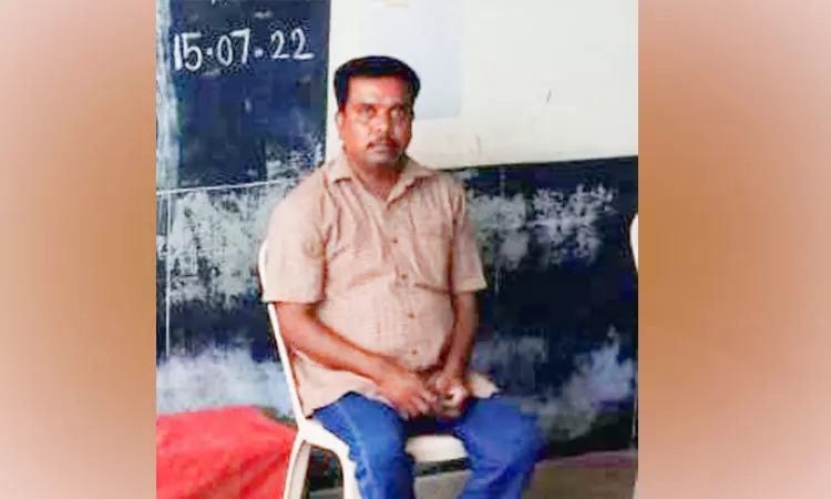 கடன் தொல்லை: விஷம் குடித்த தந்தை-மகள் உயிரிழப்பு - போலீசார் விசாரணை