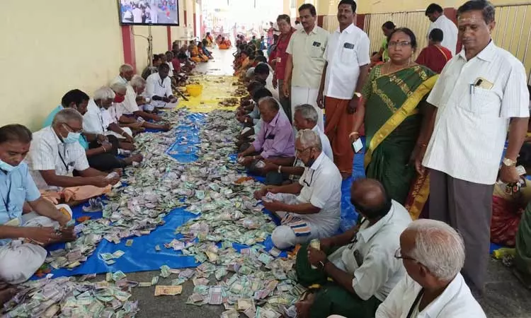 அங்காளம்மன் கோவிலில் ரூ.51 லட்சம் உண்டியல் வசூல் அங்காளம்மன் கோவிலில் ரூ.51 லட்சம் உண்டியல் வசூல்