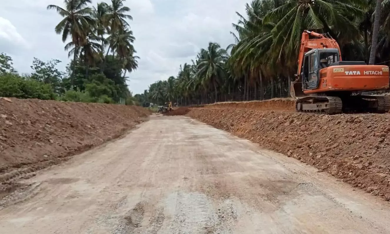 தங்கம்மாள் ஓடையை தூர்வாரி மேம்படுத்தும் பணிகள் தங்கம்மாள் ஓடையை தூர்வாரி மேம்படுத்தும் பணிகள்