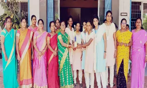 மாணவிகள் சாதனை