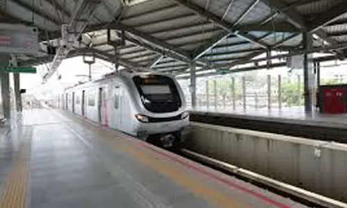 ஆரேகாலனியில் மெட்ரோ ரெயில் பணிமனை பணிகளுக்கு விதிக்கப்பட்ட தடை நீக்கம்- ஷிண்டே அரசு நடவடிக்கை ஆரேகாலனியில் மெட்ரோ ரெயில் பணிமனை பணிகளுக்கு விதிக்கப்பட்ட தடை நீக்கம்- ஷிண்டே அரசு நடவடிக்கை