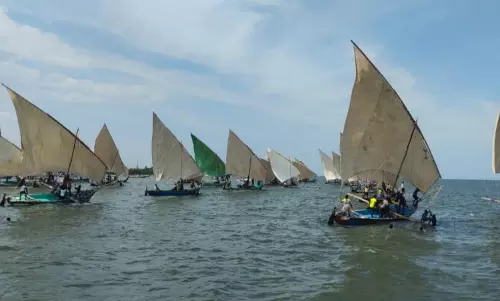 தொண்டி அருகே பாய்மர படகு போட்டி - 34 பாய்மர படகுகள் பங்கேற்பு