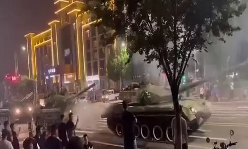 சீனா வங்கியில் பணம் எடுக்க பொதுமக்களுக்கு தடை