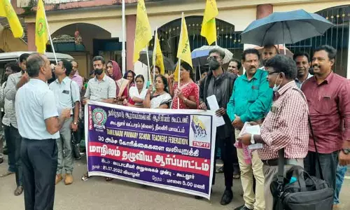 ஆரம்பப்பள்ளி ஆசிரியர் கூட்டணியினர் ஆர்ப்பாட்டம்