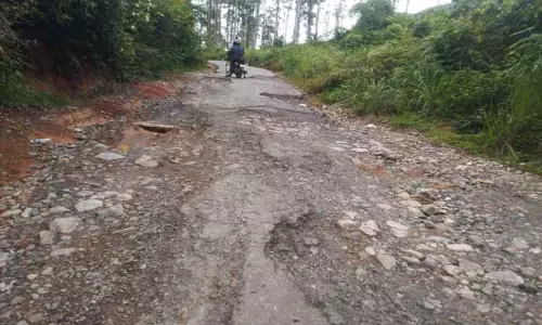 கரடு, முரடான சாலையை சீரமைக்க வேண்டும் கரடு, முரடான சாலையை சீரமைக்க வேண்டும்