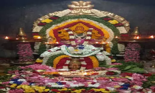 ஆடி முதல் வெள்ளிக்கிழமையையொட்டி  சூலக்கல் மாரியம்மன் கோவிலில் சிறப்பு வழிபாடு