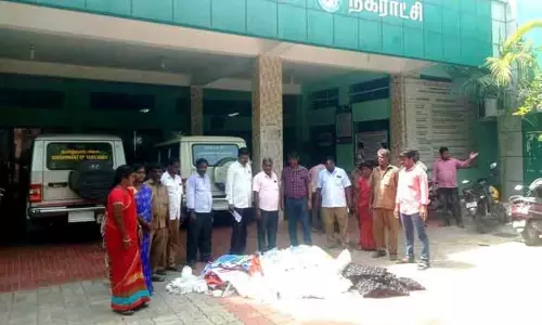 ரூ.10 ஆயிரம் மதிப்பிலான பிளாஸ்டிக் பொருட்கள் பறிமுதல்