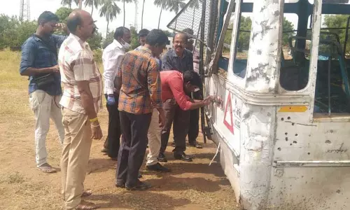 கனியாமூரில் கலவரம் நடந்த  சக்தி மெட்ரிக் பள்ளியில் 3-வது நாளாக தடயவியல் நிபுணர்கள் ஆய்வு