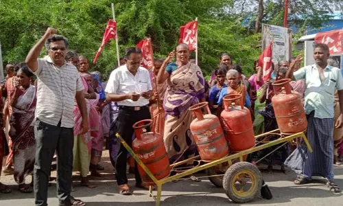 விவசாய தொழிலாளர் சங்கத்தினர் ஆர்ப்பாட்டம்