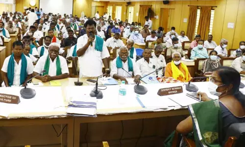 கூட்டுறவு சங்கங்களில் உரம் தட்டுப்பாடு கூட்டுறவு சங்கங்களில் உரம் தட்டுப்பாடு