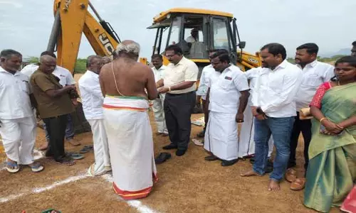 குளங்கள் தூர்வாரும் பணி