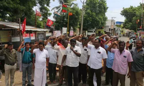 சி.ஐ.டி.யு. தொழிற்சங்கத்தினர் ஆர்ப்பாட்டம் சி.ஐ.டி.யு. தொழிற்சங்கத்தினர் ஆர்ப்பாட்டம்