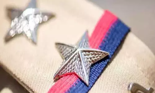 துணை போலீஸ் சூப்பிரண்டுக்கு பிடிவாரண்டு