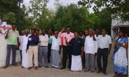 தபால் ஊழியர்கள் ஆர்ப்பாட்டம்