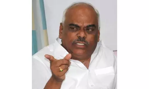 சித்தராமையாவின் அரசியல் வாழ்க்கையை முடிக்க சதித்திட்டம் தீட்டும் ரமேஷ்குமார் சித்தராமையாவின் அரசியல் வாழ்க்கையை முடிக்க சதித்திட்டம் தீட்டும் ரமேஷ்குமார்