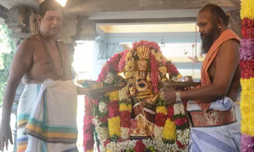ஆடிகிருத்திகை: வடபழனி முருகன் கோவிலில் ஏராளமான பக்தர்கள் குவிந்தனர்