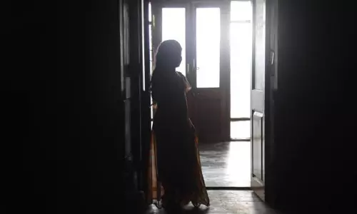 அண்ணனால் கர்ப்பம்  13 வயது சிறுமி வழக்கில் பாலியல் கல்வி அவசியம் என வலியுறுத்திய ஐகோர்ட்டு