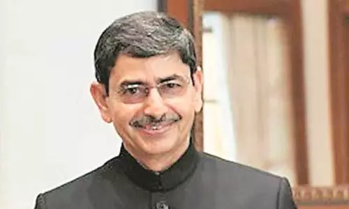 கொரோனா பூஸ்டர் டோஸ் செலுத்திக்கொள்ளுங்கள்... தமிழக மக்களுக்கு கவர்னர் ஆர்.என்.ரவி வேண்டுகோள் கொரோனா பூஸ்டர் டோஸ் செலுத்திக்கொள்ளுங்கள்... தமிழக மக்களுக்கு கவர்னர் ஆர்.என்.ரவி வேண்டுகோள்