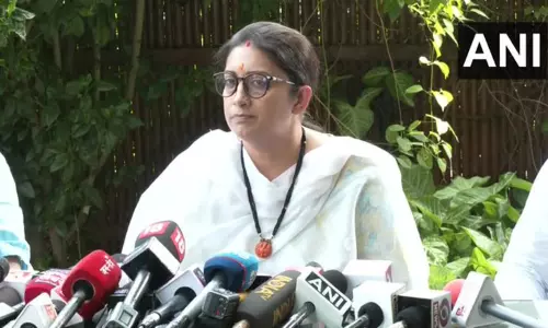 கோவாவில்  மகள் பெயரில் மதுபானக்கடை? மத்திய மந்திரி ஸ்மிருதி இரானி மறுப்பு