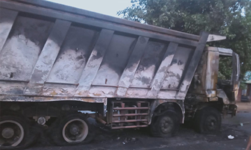 கோவை: மின்சாரம் பாய்ந்து தீப்பிடித்த டிப்பர் லாரி - டிரைவர் பலி