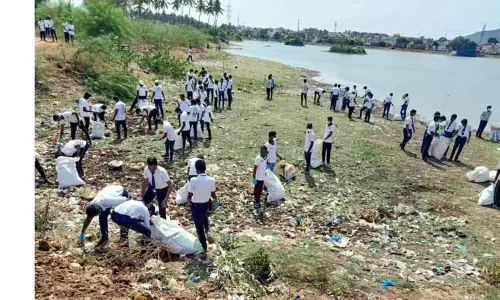 தேனி அல்லிநகரம் சின்னக்குளம் கண்மாயில் தூய்மை பணி தேனி அல்லிநகரம் சின்னக்குளம் கண்மாயில் தூய்மை பணி