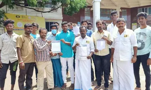 சாலை விரிவாக்கப் பணிக்காக  மரங்களை வெட்டுவதை தடுக்க வேண்டும்