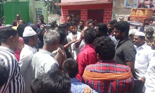 குப்பை கொட்ட பொதுமக்கள் எதிர்ப்பு சாலைமறியல் செய்ய முயன்றதால் பரபரப்பு