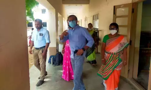 டி.என்.பி.எஸ்.சி. குரூப்-4 தேர்வு: பொள்ளாச்சியில் தேர்வு மையங்களை அரசு பணியாளர் தேர்வாணைய உறுப்பினர் ஆய்வு