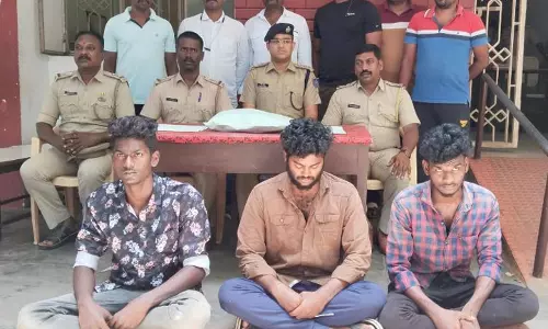 கஞ்சா விற்றதாக சிறுவன் உள்பட 4 பேர் கைது