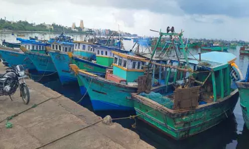 ராமேசுவரம் மீனவர்கள் காலவரையற்ற வேலைநிறுத்தம் தொடங்கினர் ராமேசுவரம் மீனவர்கள் காலவரையற்ற வேலைநிறுத்தம் தொடங்கினர்