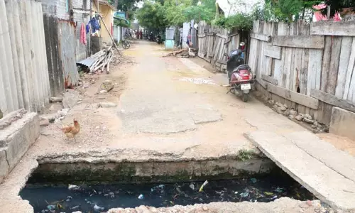 குடிநீர் வசதியின்றி தவிக்கும் பொதுமக்கள்