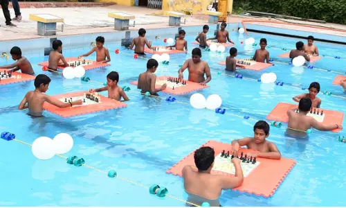 தர்மபுரியில் நீச்சல் வீரர்களுக்கான செஸ் போட்டி தர்மபுரியில் நீச்சல் வீரர்களுக்கான செஸ் போட்டி