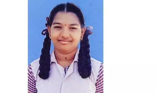 விடுதியில் இறந்த 10 நாட்களுக்கு பிறகு   பள்ளி மாணவி உடல் அடக்கம்  கிராம மக்கள் கண்ணீர் அஞ்சலி