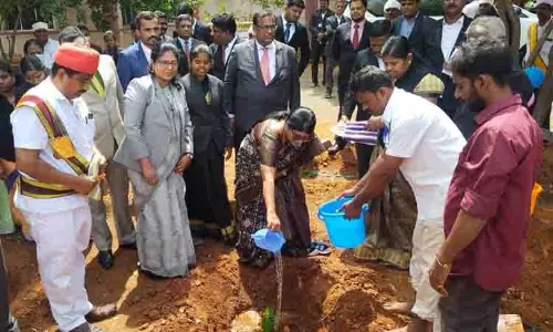 கரூர் மாவட்ட ஒருங்கிணைந்த நீதிமன்றத்தில் சென்னை ஐகோர்ட்டு நீதிபதி ஆய்வு கரூர் மாவட்ட ஒருங்கிணைந்த நீதிமன்றத்தில் சென்னை ஐகோர்ட்டு நீதிபதி ஆய்வு