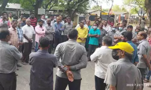 காகித ஆலை தொழிலாளர் சங்க வாயிற்கூட்டம்