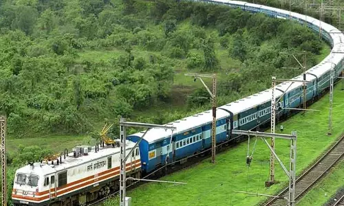 சேலம் வழியாக செல்லும் 4 ரெயில்கள் ரத்து சேலம் வழியாக செல்லும் 4 ரெயில்கள் ரத்து