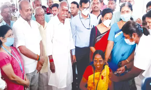 அனைவரும் பூஸ்டர் தடுப்பூசி செலுத்திக் கொள்ளுங்கள்- புதுவை முதல்-அமைச்சர் ரங்கசாமி வேண்டுகோள் அனைவரும் பூஸ்டர் தடுப்பூசி செலுத்திக் கொள்ளுங்கள்- புதுவை முதல்-அமைச்சர் ரங்கசாமி வேண்டுகோள்