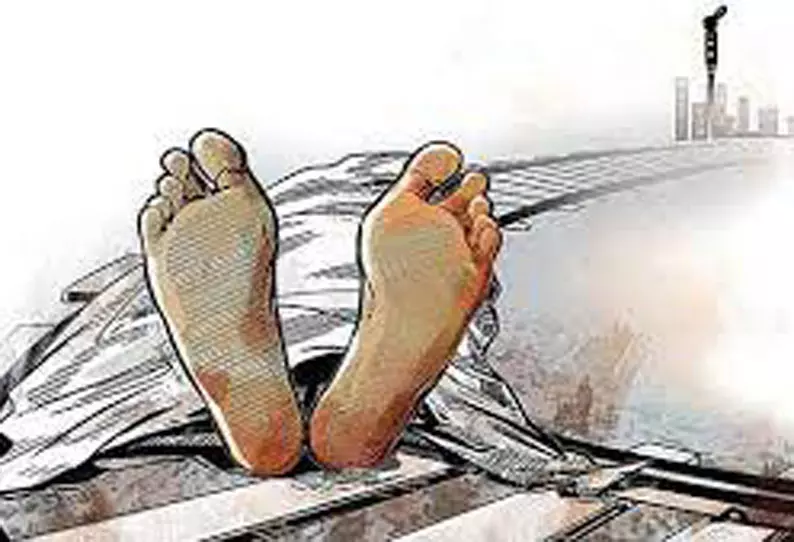 ஓடும் ரெயிலில் இருந்து குதித்த விசாரணை கைதி பலி