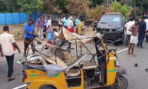 மாமல்லபுரம் அருகே ஷேர் ஆட்டோ மீது கார் மோதி விபத்து - 2 பேர் உயிரிழப்பு