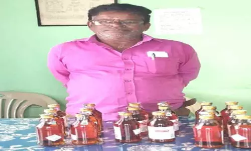 மது விற்ற 2 பேர் கைது மது விற்ற 2 பேர் கைது