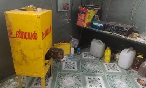 கோவில் உண்டியலை உடைத்து பணம் திருட்டு கோவில் உண்டியலை உடைத்து பணம் திருட்டு