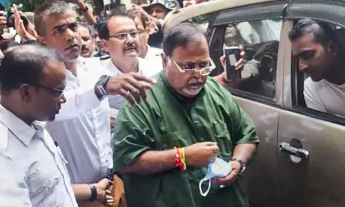 ஆசிரியர் பணி நியமன ஊழலில் கைதான மேற்கு வங்காள மந்திரி மருத்துவமனையில் அனுமதி ஆசிரியர் பணி நியமன ஊழலில் கைதான மேற்கு வங்காள மந்திரி மருத்துவமனையில் அனுமதி